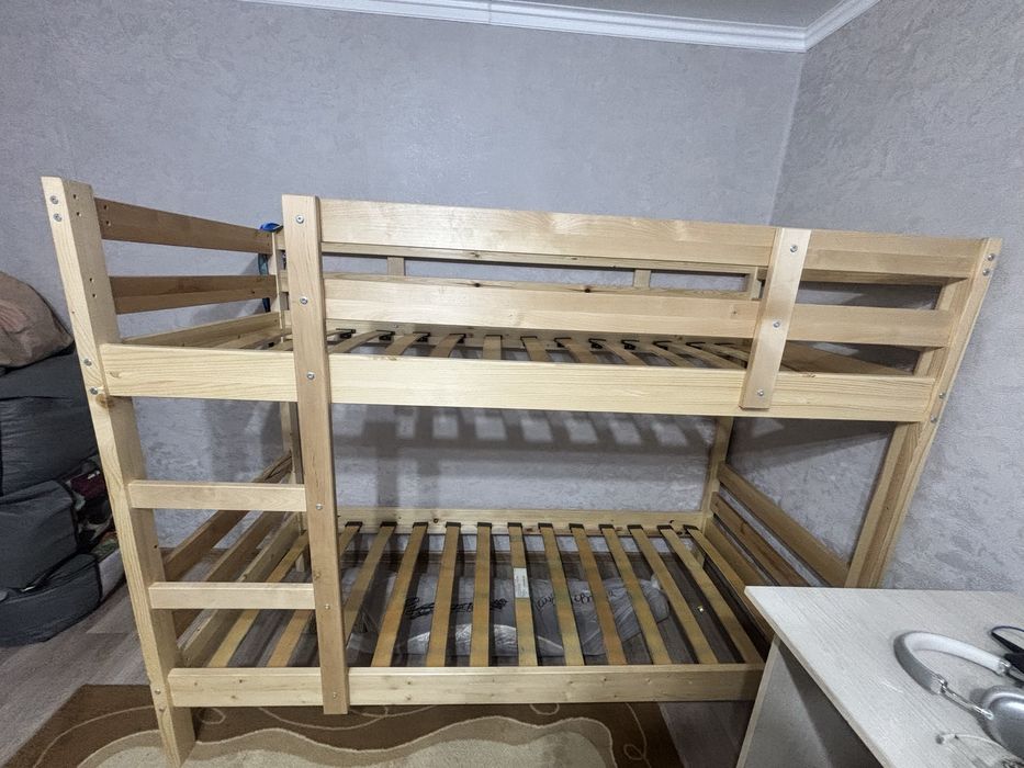 Продам двухьярусную кровать