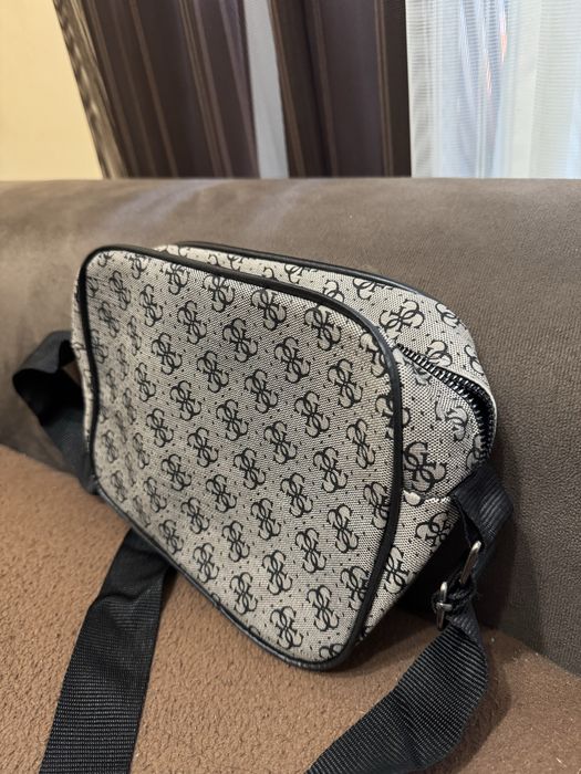 Дамска чанта Guess