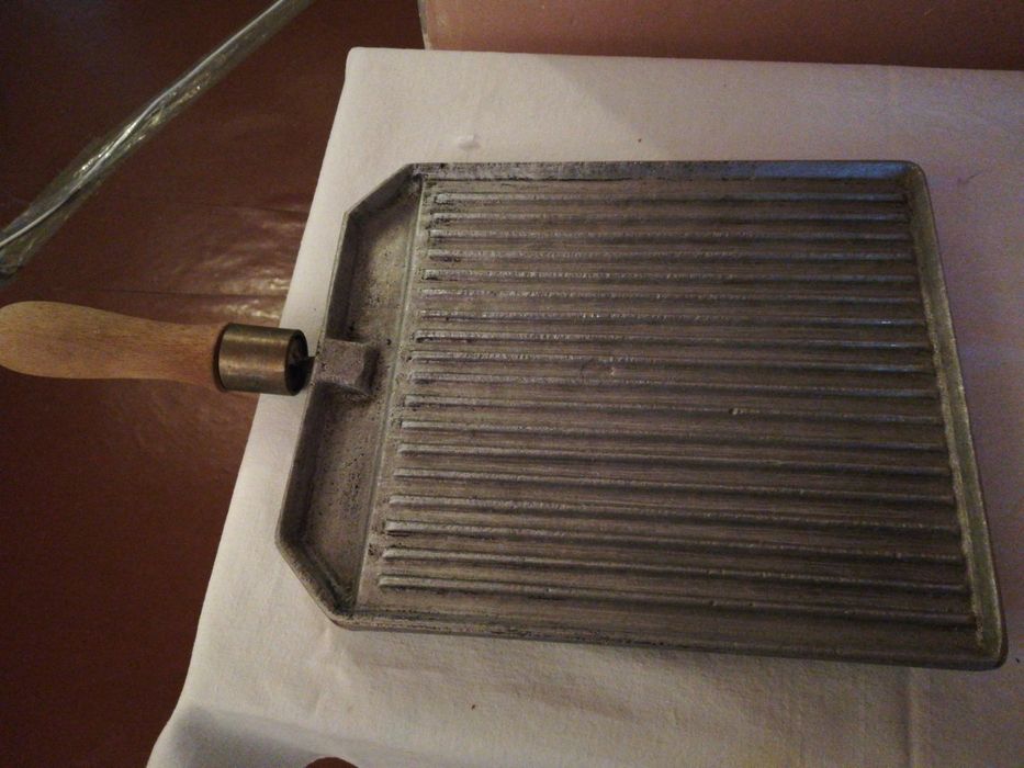 Grătar cu maner din bronz zinc cupru alama și aluminiu