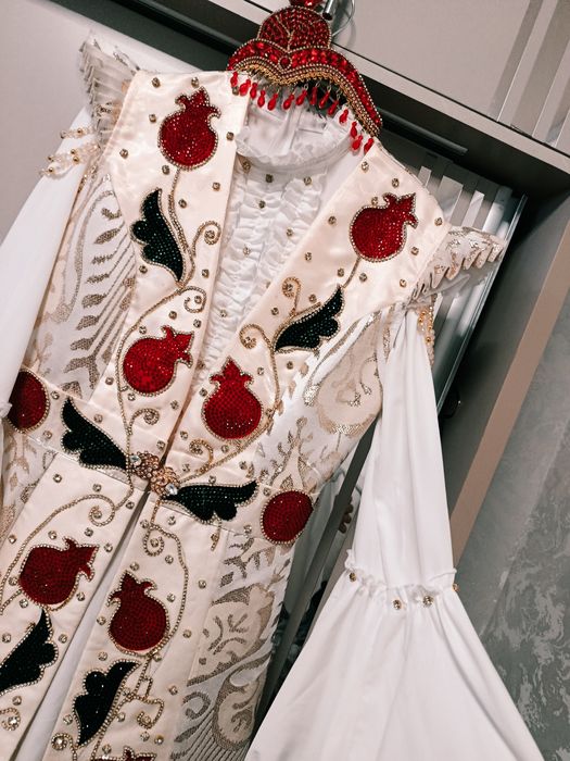 Ansanbil koʻylak tilla qoshi bilan