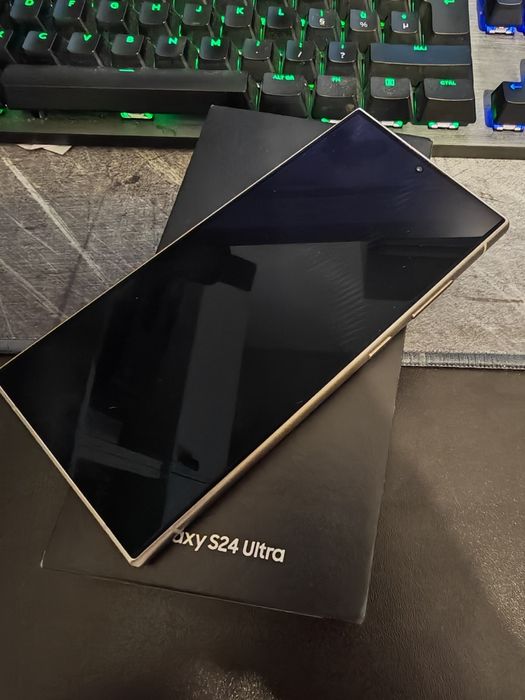 Samsung Galaxy S24 Ultra impecabil