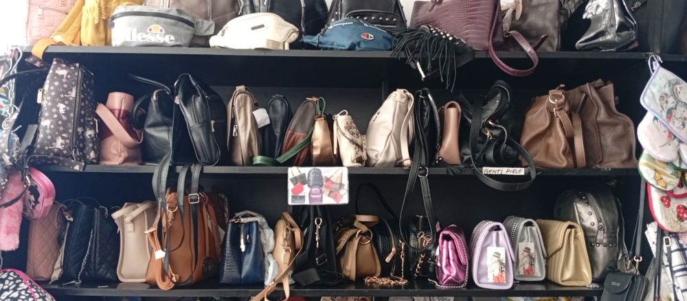 Lot haine second toate sezoanele,  sortate calitate extra,genti , încălțăminte toate sezoanele( fără nici un defec) 2500 kg se vinde  întregul lot