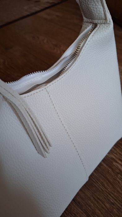 Бяла дамска чанта