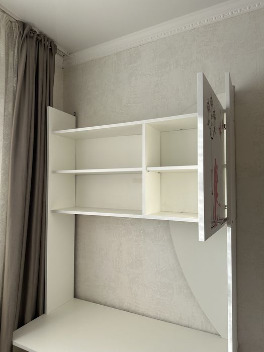 Письменный стол