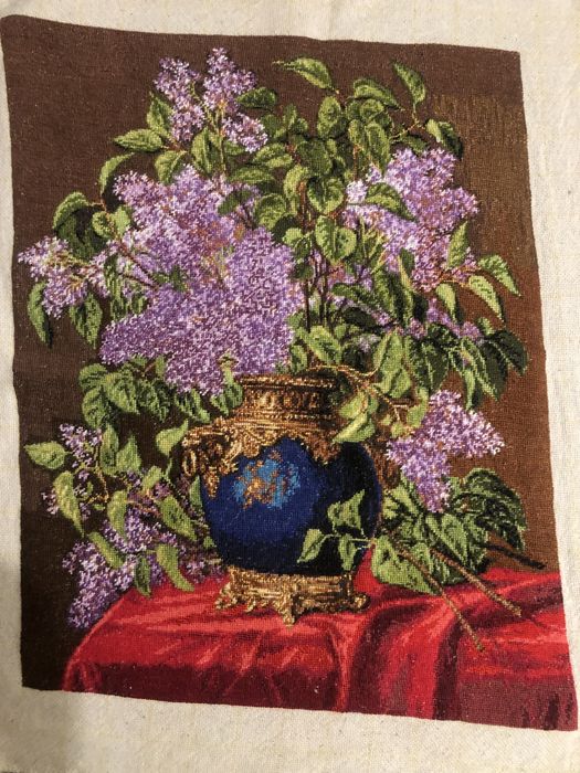 Продава се гоблен “люляците “