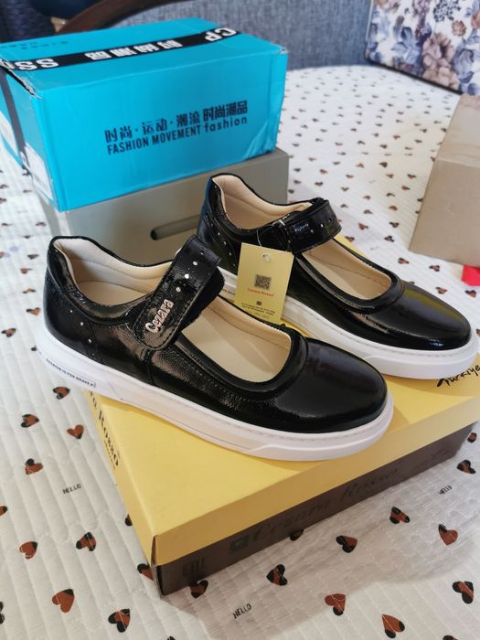 Срочно продам школьные туфли на девочку