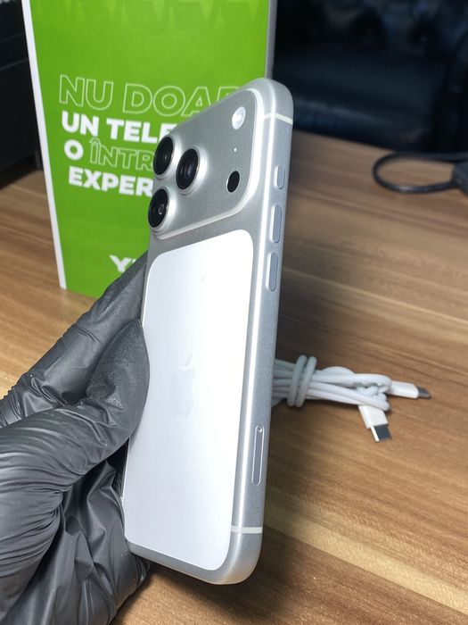 iPhone 17 Pro • 256 GB • Silver