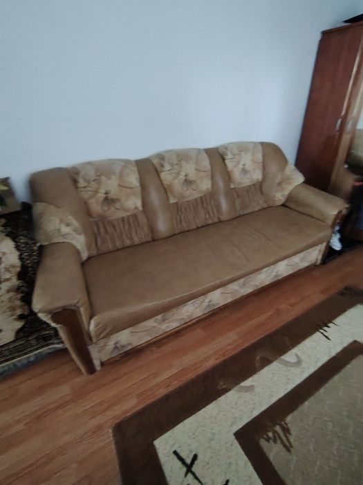 Canapea cu două fotolii