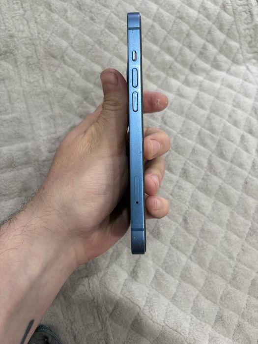 Продам  Айфон 13