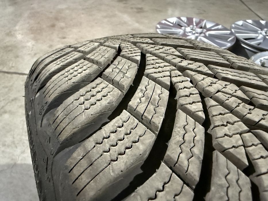 4бр. ОТЛИЧНИ Зимни Гуми 195/65R/15-CONTINENTAL-DOT:2225+4323*8.5м+6.8м