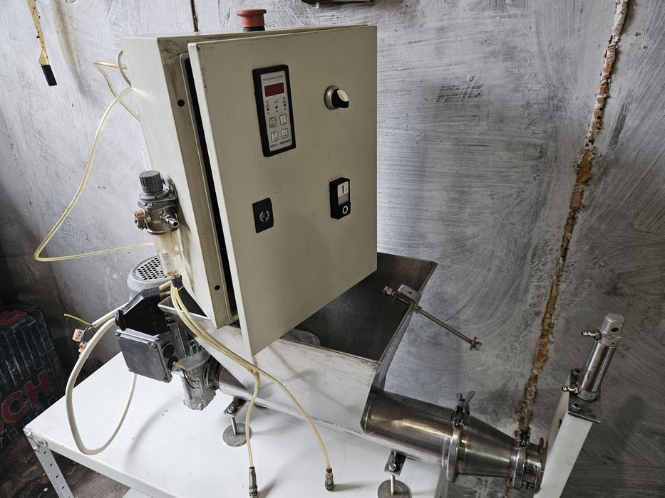 Тестоделител шнеков