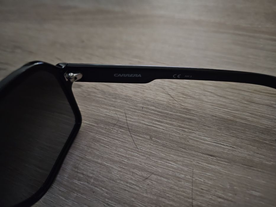 Слънчеви очила кариера