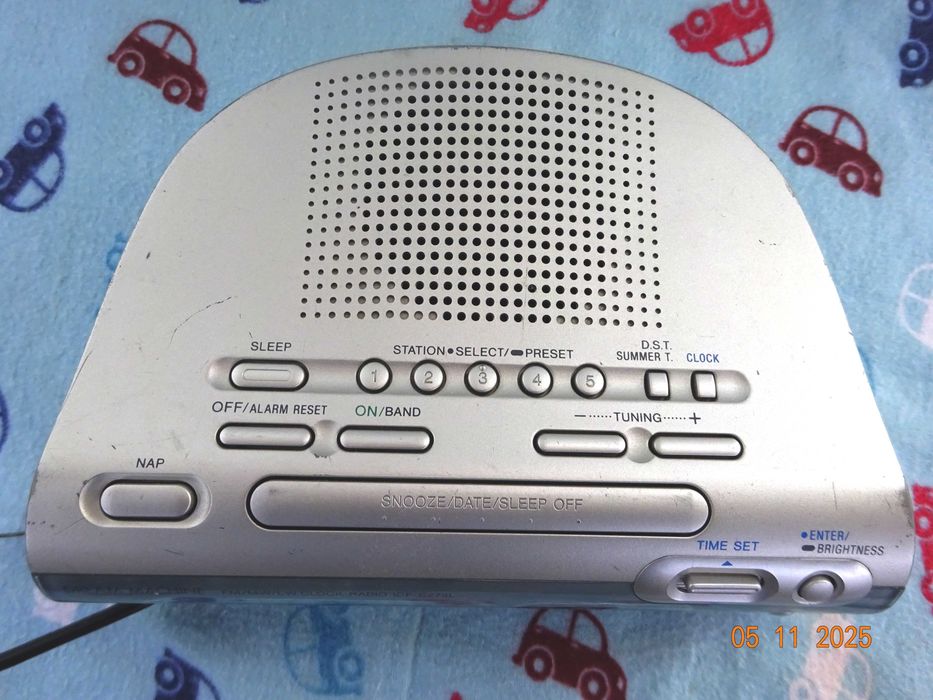 Vand radio cu ceas si alarma Sony ICF-C273L
