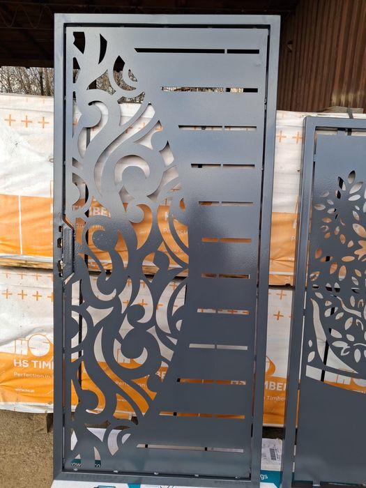 Vând porti pietonale