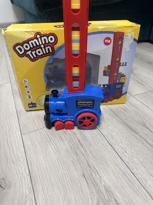 Vand tren domino