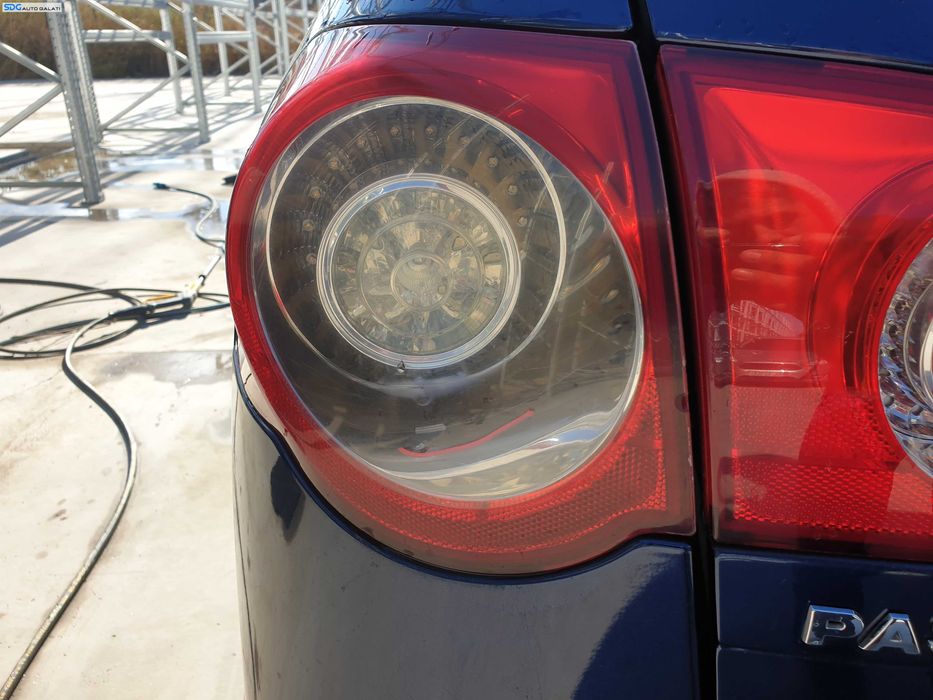 Tripla Lampa Stop Stanga cu LED de pe Caroserie cu Defect Volkswagen Passat B6 Break Combi 2005 - 2010 (Ledurile in Partea Inferioara Arse) [K9808]