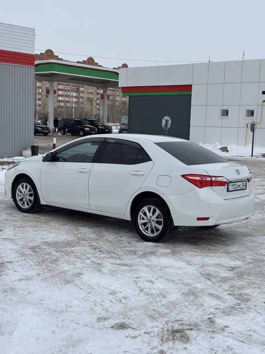 Продам Тойоту Короллу рестайлинг 2018