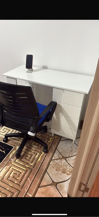 Компьютерный стол и кресло