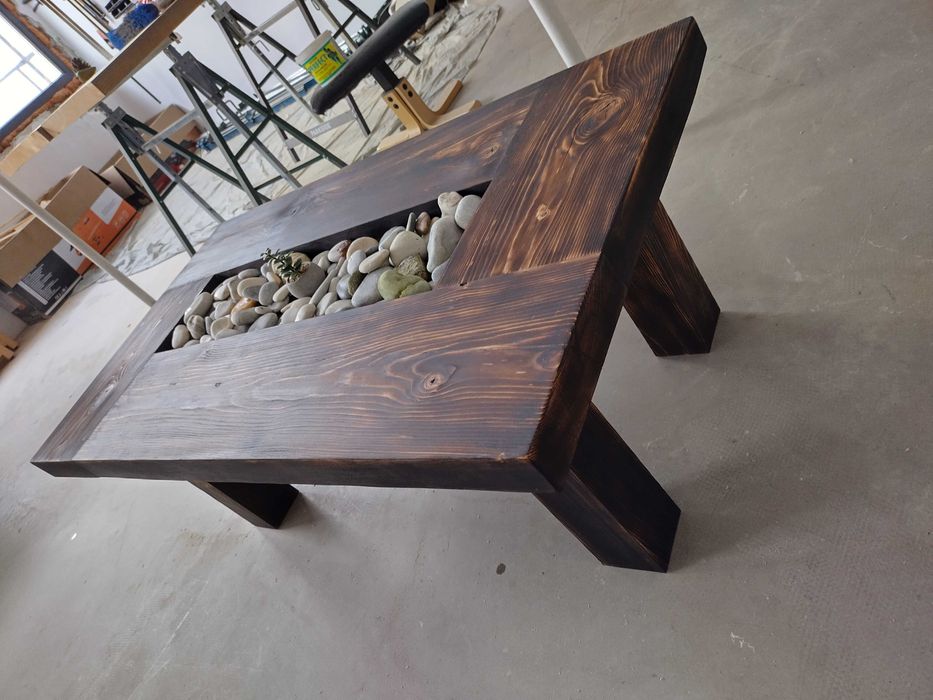 Бутикова холна маса от дърво