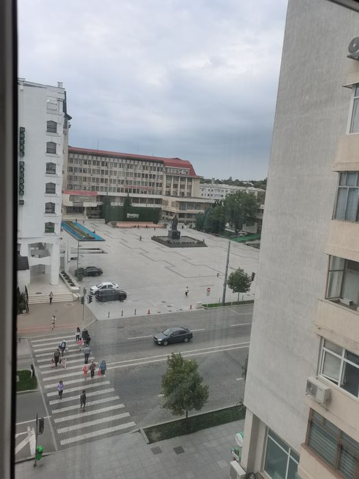 Inchiriez apartament pe termen lung două camere două balcoane