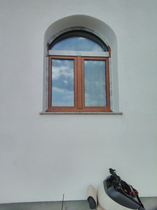 Uși Garaj Automatizate Și Tâmplărie PVC