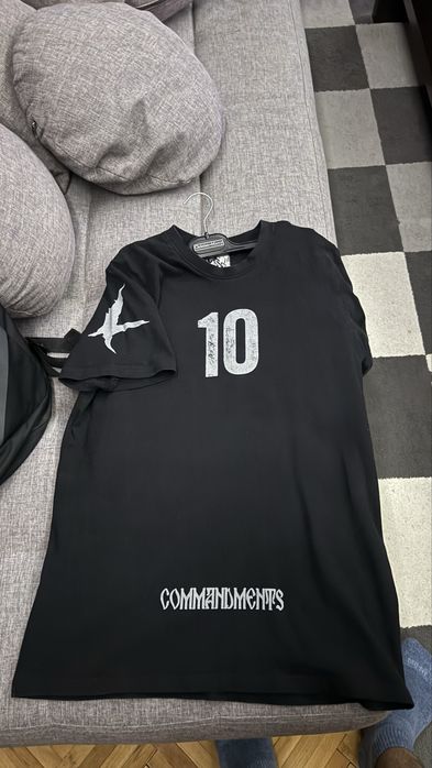 Продавам дрехи на Луда