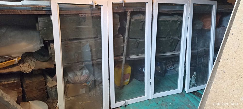Продам оконные деревянные рамы со стёклами