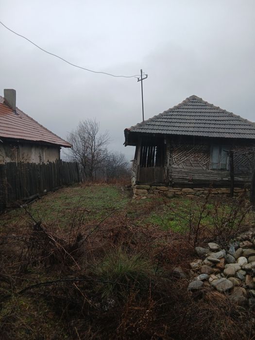 Vând casa batraneasca
