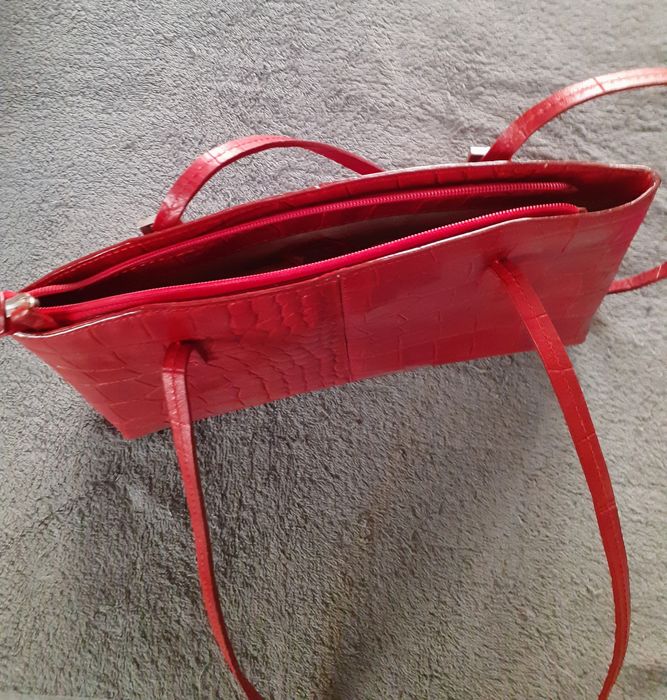 Кожена червена чанта, нова, красива
