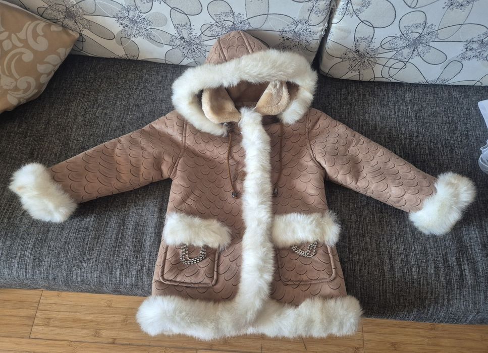 Дубленка на девочку 3-4 года
