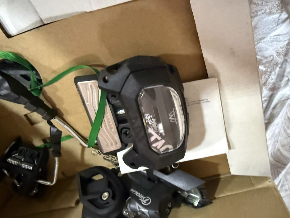 Лыжи новые с креплениями  Salomon