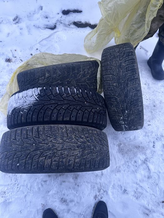 Продам в среднем состоянии Резина 16