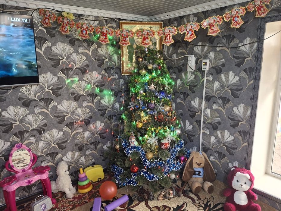 Продаётся Новогодняя ёлка