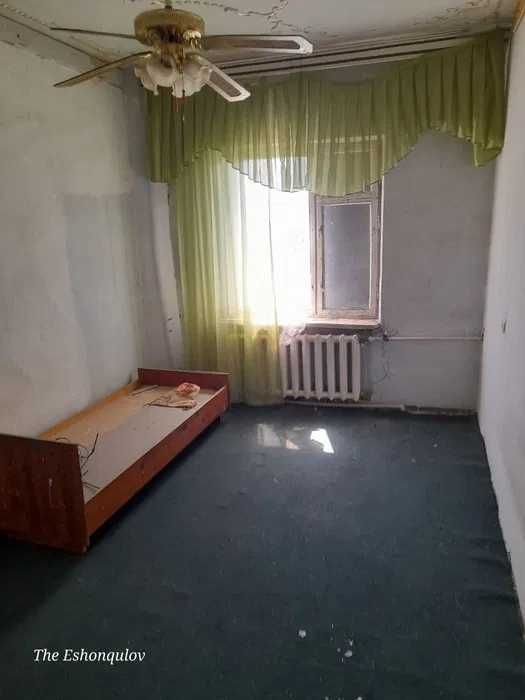 Арзон нархда 3 хонали квартира  сотилади 5 микрн