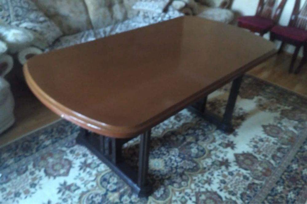 Стол гостинная