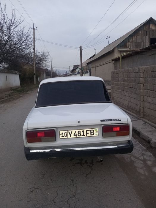 Jiguli 07 sotiladi holati ideal 2000 yil metani bor 80 lik