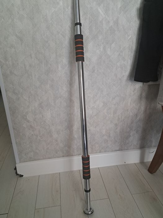 распорный турник ,междверной