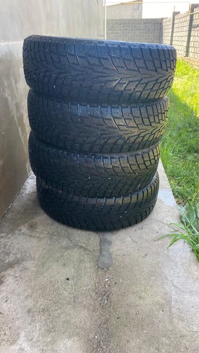 Комплект зимних шин