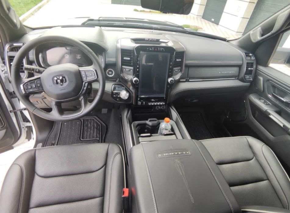 LIMITED night edition  4X4 Dodge RAM 1500