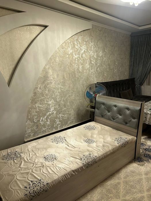 Кровать в отличном состоянии с сундуком