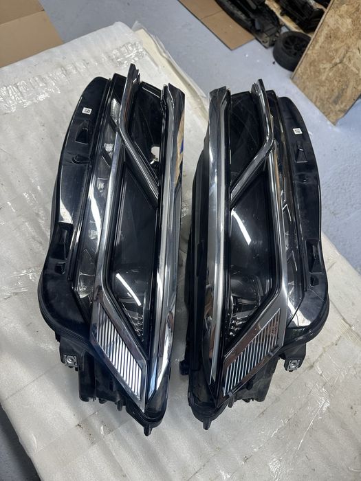 Faruri stânga dreapta vw touareg 3.