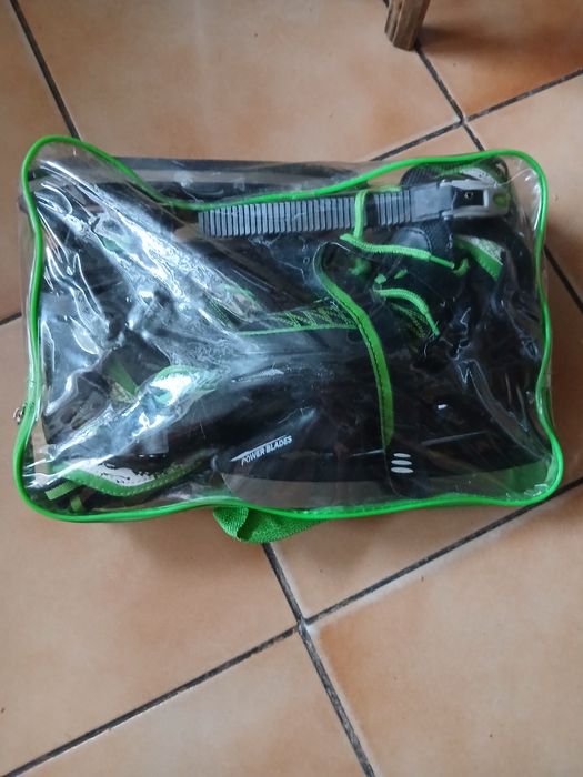 Patine noi mărimea 29...33 extensibile.