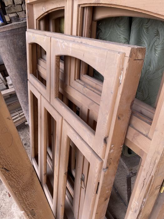 Eshik rom sotiladi srochniy!