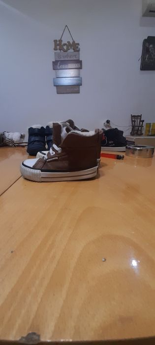 Продавам детски топли кожени обувки употребявани почти нови