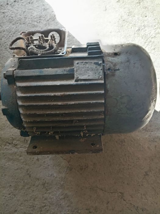 Vând motoare (cnc)si alte care se vad in poze