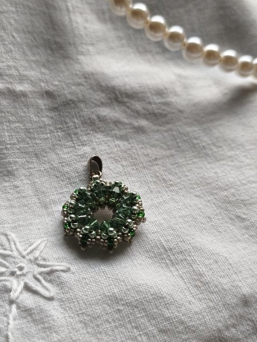 Pandantiv cu cristale si margele