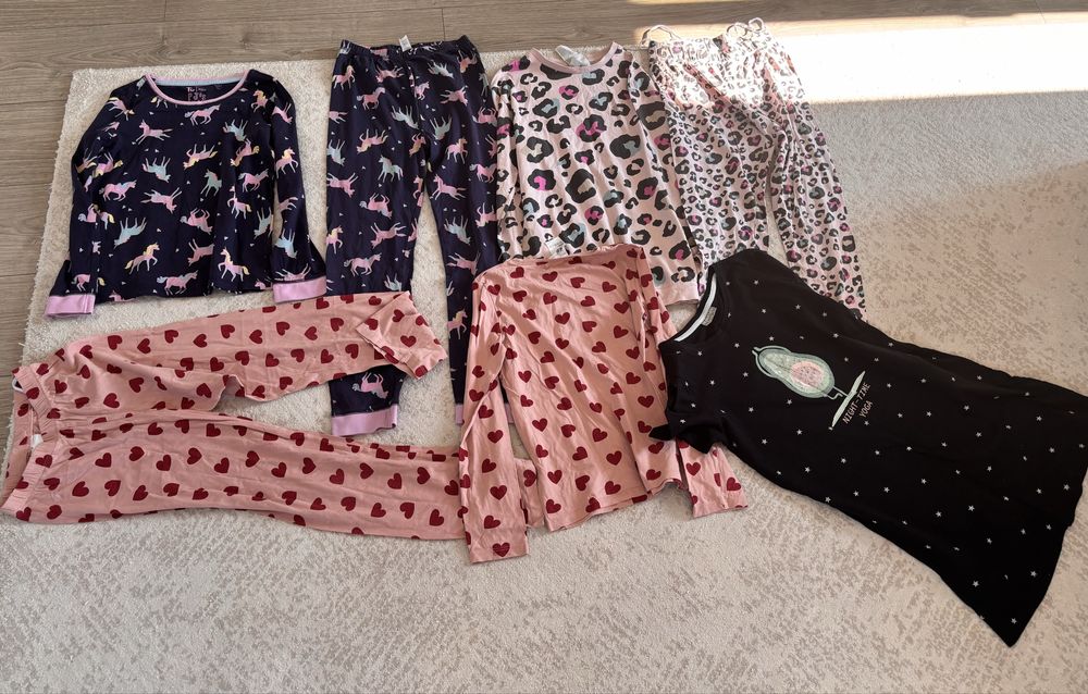 Pijamale fata lot marimea 8-10 si 10-11 ani