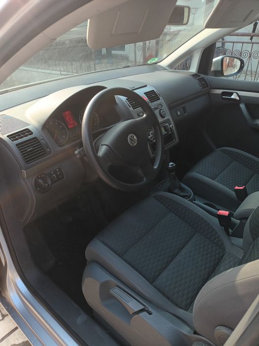 Vând  vw touran 1,4 benzină,,euro 5,recent înmatriculat