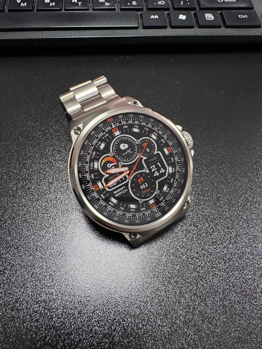 продаю смарт часы с  большим экраном