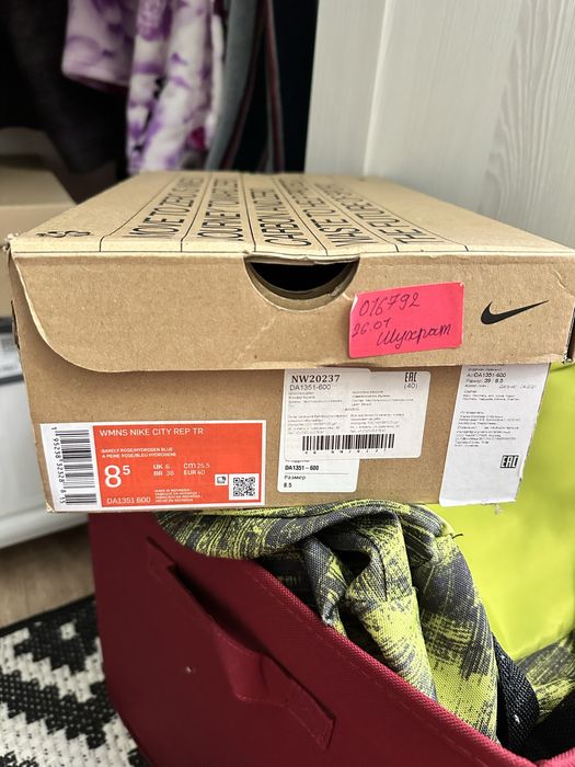 Кроссовки Nike женские